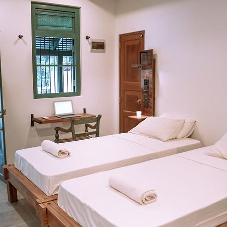 Locos Hiriketiya Hostel Dikwella Kültér fotó