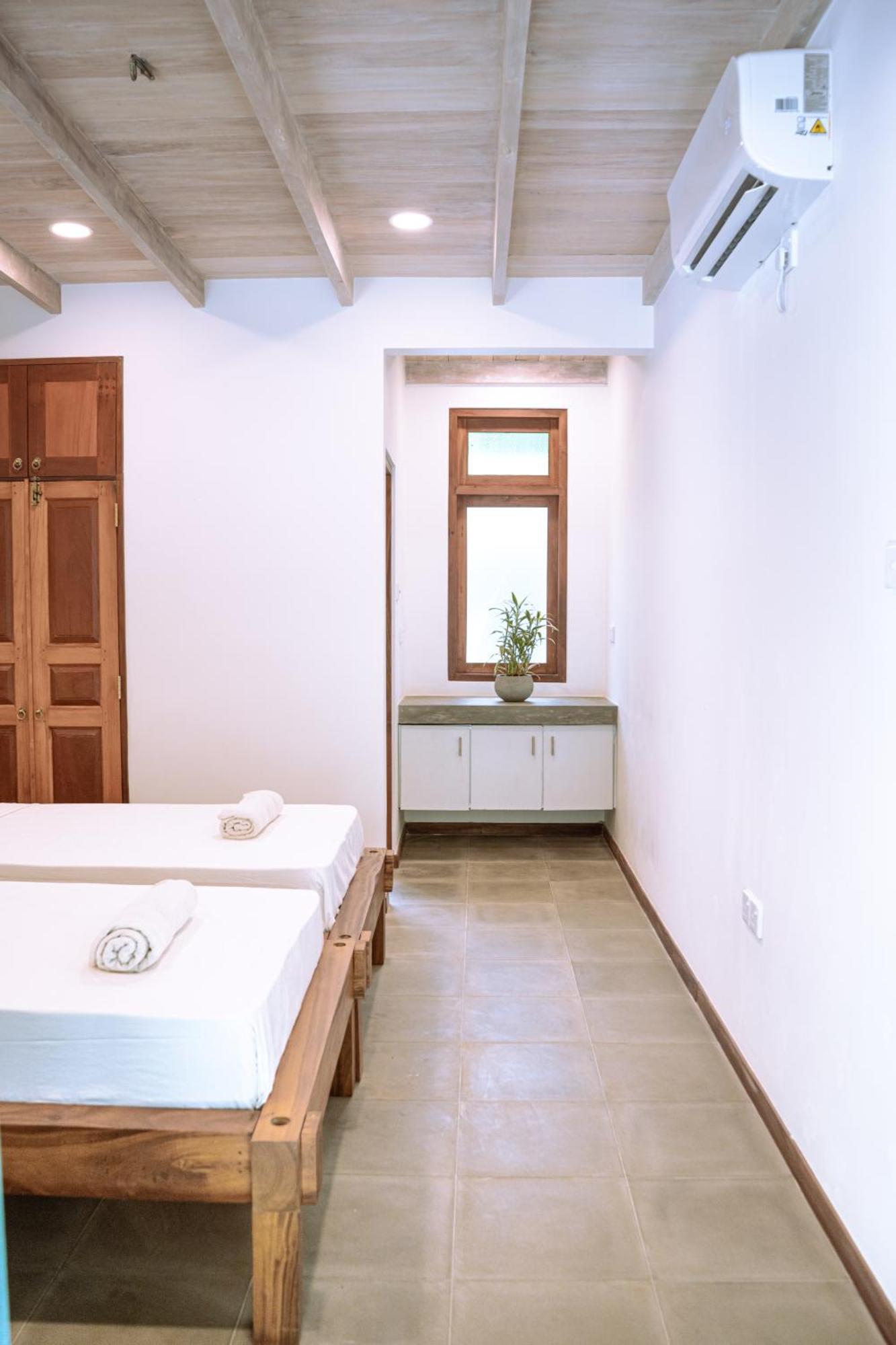 Locos Hiriketiya Hostel Dikwella Kültér fotó